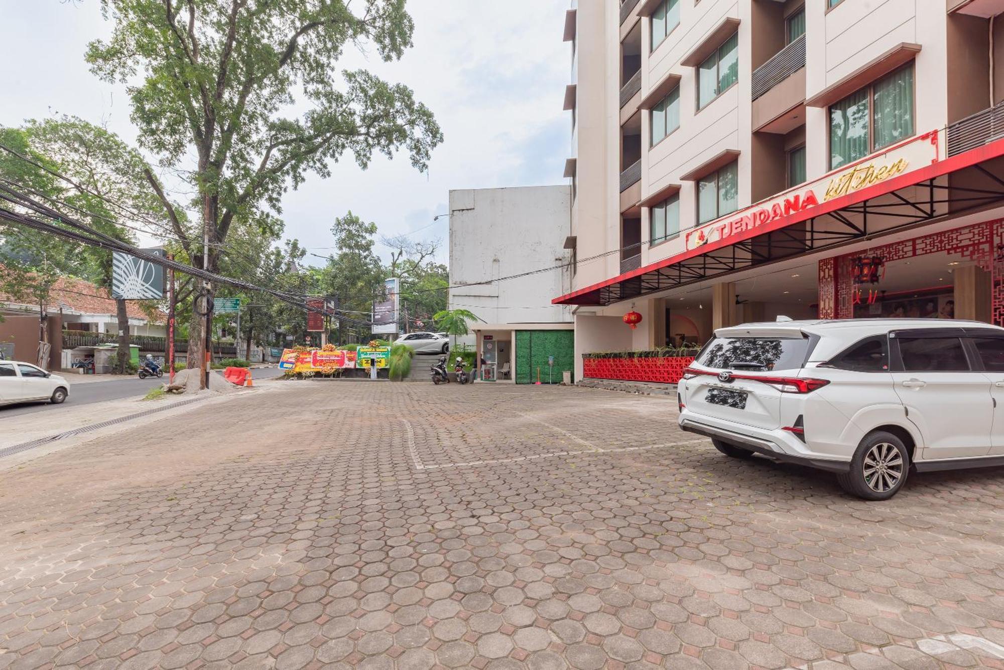בנדונג Reddoorz Premium Near Paris Van Java Mall מראה חיצוני תמונה